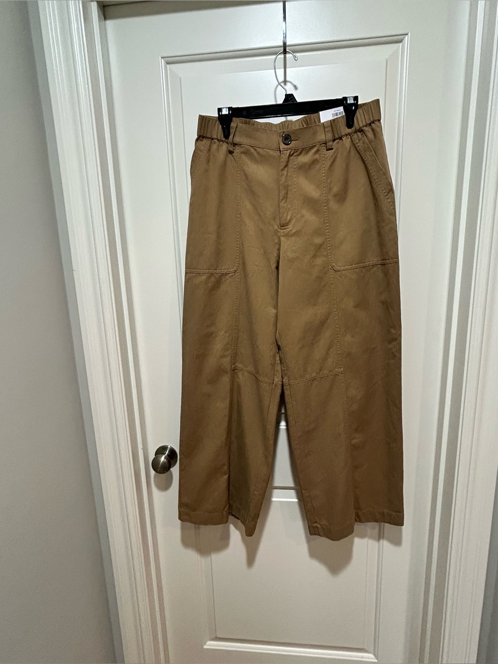 On 34th women’s size 12 NWT Wide Leg Pants in Khaki. Mid high rise 4 pockets.